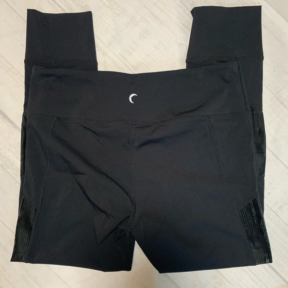 Zyia black leggings. Crop. Size 12. - Picture 2 of 12
